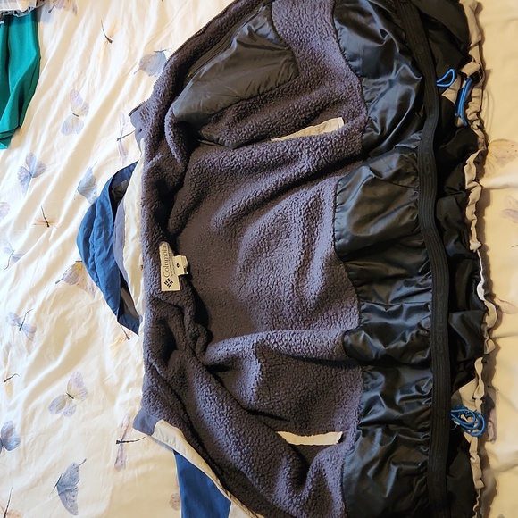 Gently used blue, gray Columbia light winter jacket in perfect condition - Picture 3 of 7